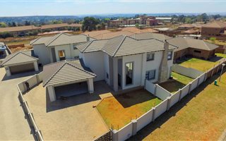 3 Bedroom House in Aerorand
