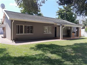 3 Bed House in Geelhoutpark