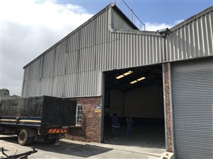 400 m² Industrial space in Parow East