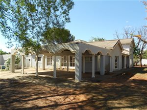400 m² Commercial space in Spitskop