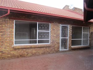 2 Bed Apartment in Vanderbijlpark CE1
