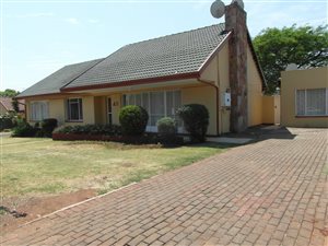 5 Bed House in Rhodesfield