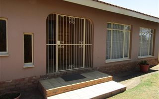 3 Bedroom House in Uitsig