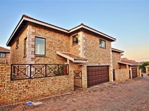 3 Bed Townhouse in Honeydew Manor