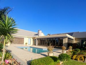 6 Bed House in Poortview