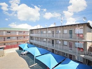1 Bed Apartment in Witpoortjie