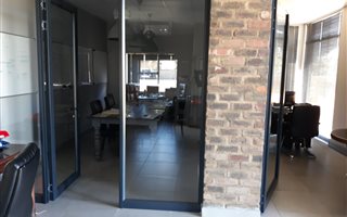115 m² Commercial space in Hazeldean (Silverlakes Surroundings)
