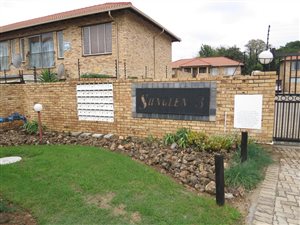 2 Bed Townhouse in Glen Marais