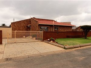3 Bed House in Daveyton