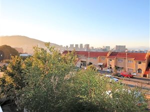 2 Bed Apartment in Vredehoek