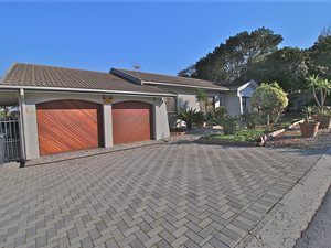 5 Bed House in Panorama