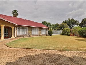 3 Bed House in Helikon Park