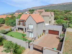 3 Bedroom House in Leloko