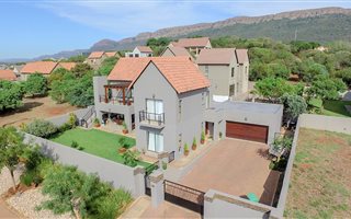 3 Bedroom House in Leloko