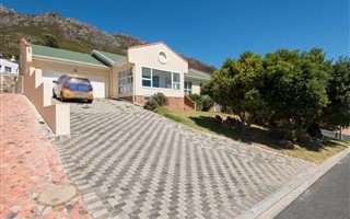 3 Bedroom House in Mountainside