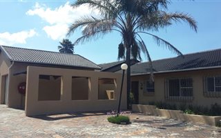 3 Bedroom Simplex in Buccleuch