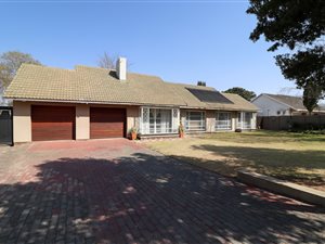 3 Bed House in Van Riebeeck Park