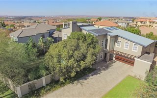 5 Bedroom House in Midlands Estate