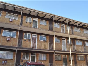 2 Bed Apartment in Vanderbijlpark CE1