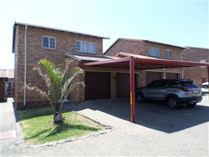3 Bed Townhouse in Rooihuiskraal North
