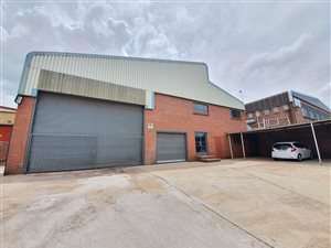 913 m² Industrial space in Ormonde
