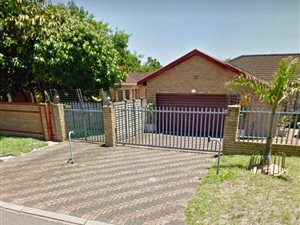 10 Bed House in Birdswood