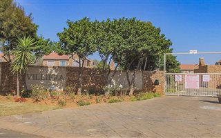 2 Bedroom Apartment in Rietvalleirand