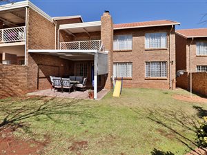 2 Bed Apartment in Pierre van Ryneveld