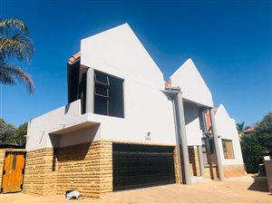 3 Bed House in Highveld