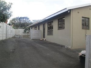 2 Bed Flat in Illovo Beach