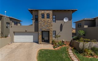3 Bedroom Townhouse in Eye of Africa