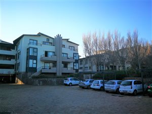 3 Bed Apartment in Somerset West Central