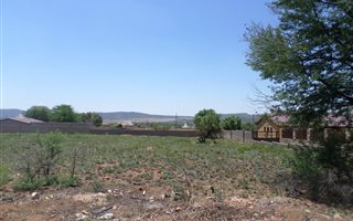 1076 m² Land available in Vaaloewer