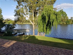 810 m² Land available in Vanderbijlpark Central