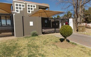 1 Bedroom House in Halfway Gardens