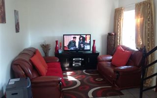 3 Bedroom Townhouse in Doornpoort and surrounds