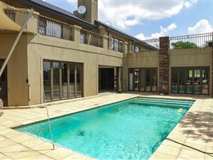 6 Bed House in Cornwall Hill
