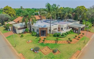 4 Bedroom House in Eldoraigne