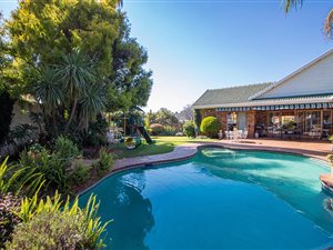 5 Bed House in Alphen Park