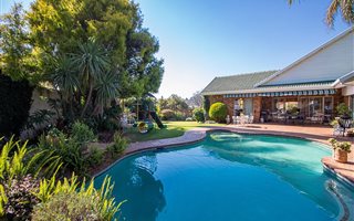 5 Bedroom House in Alphen Park
