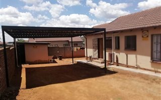 3 Bedroom House in Mahube Valley