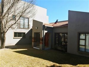 5 Bed House in Brackendowns