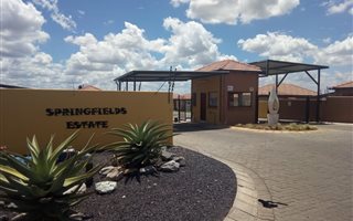 2 Bedroom Townhouse in Rustenburg Central