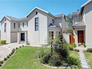 3 Bed Townhouse in Graanendal