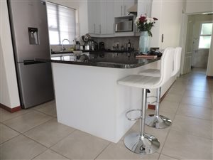 2 Bed Apartment in Saxonwold