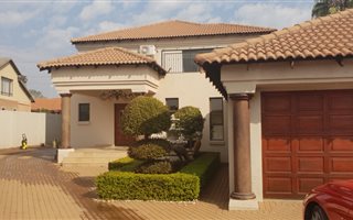 4 Bedroom House in Highveld