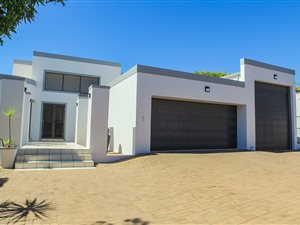 4 Bedroom House in Langebaan Central