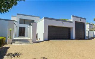 4 Bedroom House in Langebaan Central