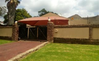 3 Bedroom House in Van Riebeeck Park