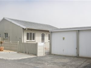 3 Bedroom House in Melkbosstrand